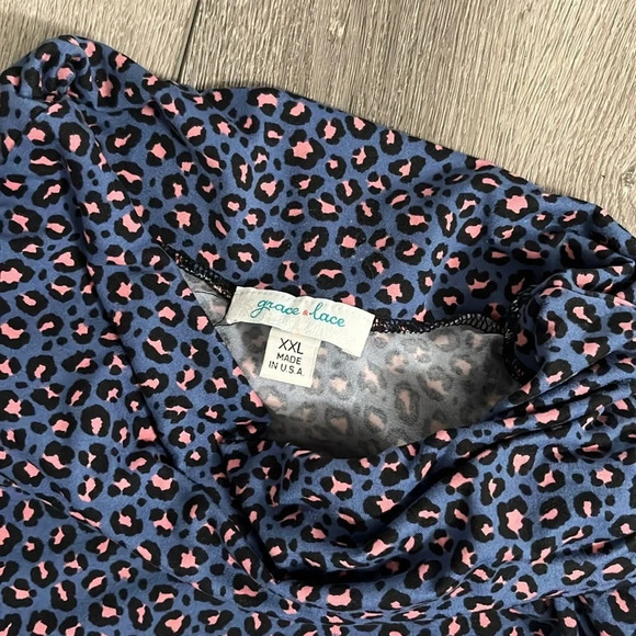 Grace & Lace cowl neck tunic with mask - Picture 4 of 6